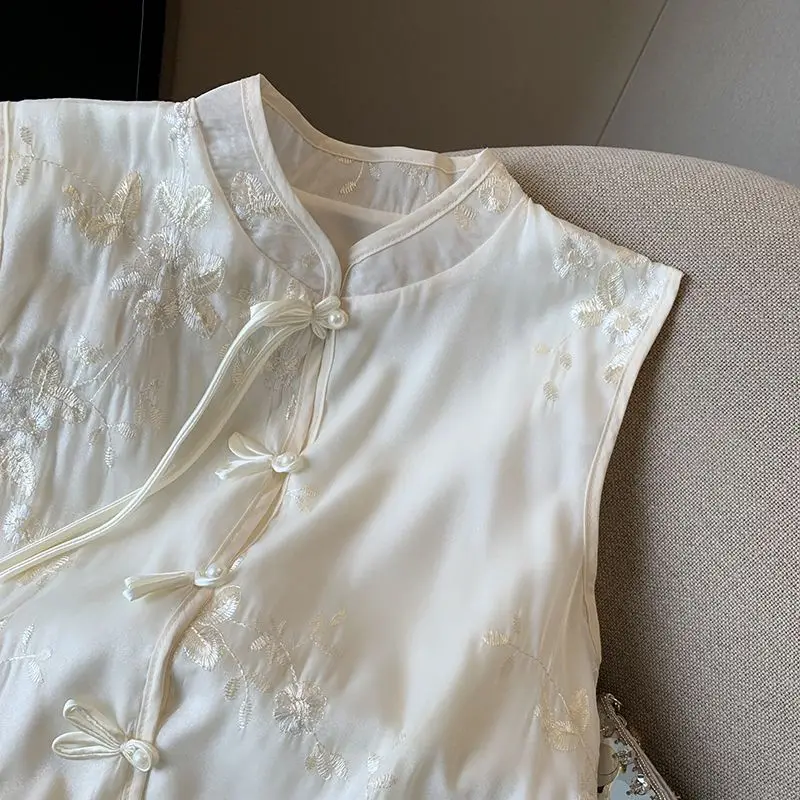 Nowa letnia moda w stylu chińskim ze stójką haftowana kamizelka wszechstronna koszula bez rękawów zmniejszająca wiek dla kobiet