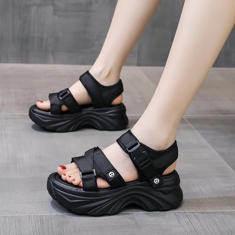 Neue einfarbige einfache Schnalle bequeme lässige Damenschuhe dicke Sohle verschleiß feste Sommers andalen chauss ure femme