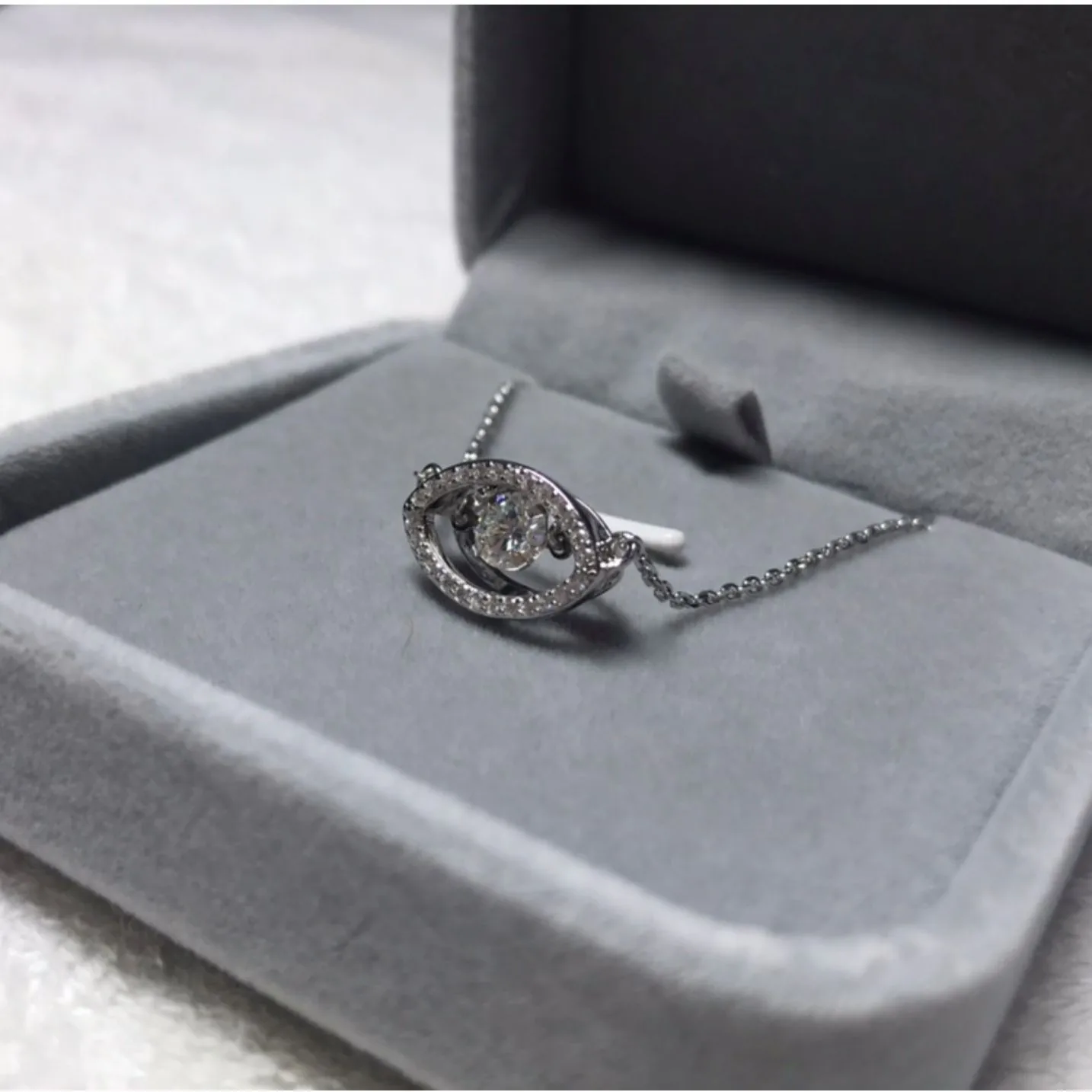 New fashion simple mo SangShi clavicle necklace set eye of the demon beating heart