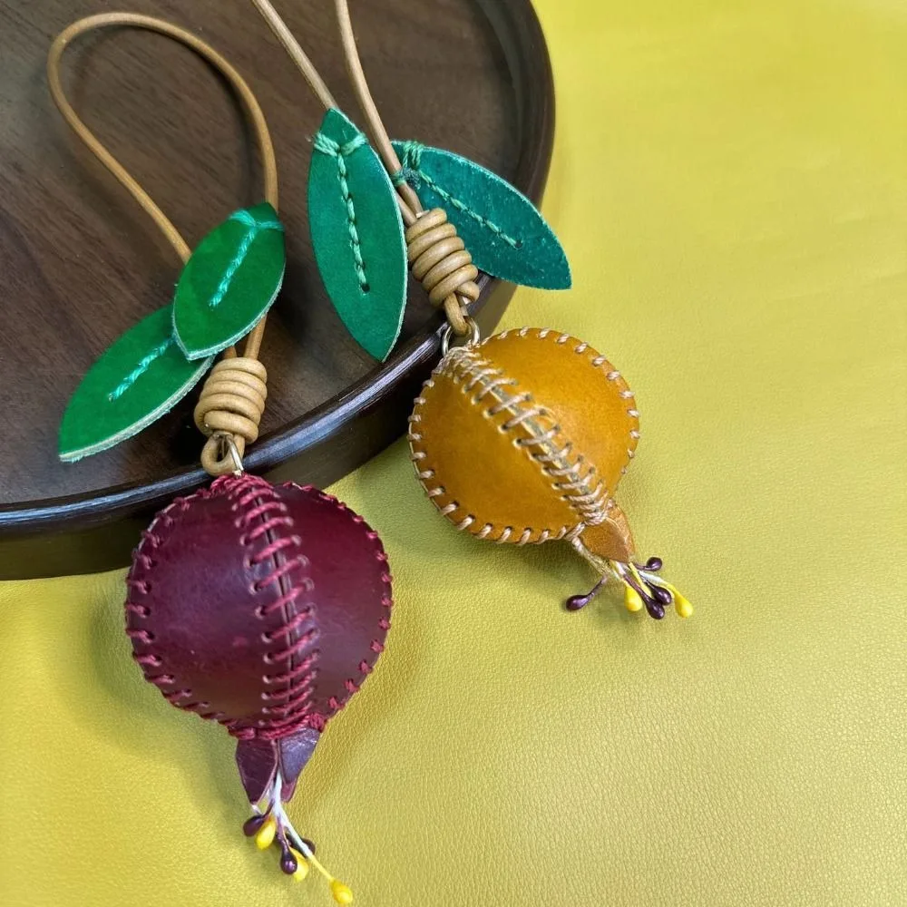Trendy Hanger Pomegranate Fruit Pendant Car Keyring Handmade Leather Keychain Fashion Cartoon Bag Pendant Men