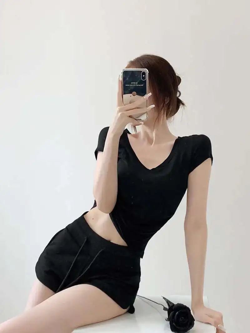 2024 été nouveau doux pour la peau à manches courtes col en v T-shirt femmes cintré taille solide mince court décontracté polyvalent haut 998Z