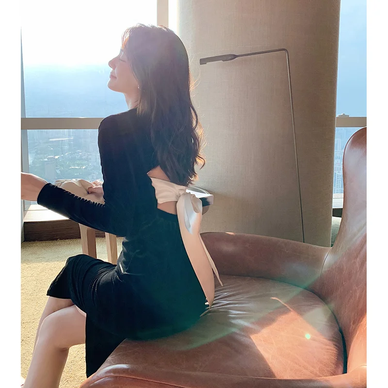 

Элегантное женское платье, новое осеннее французское винтажное платье из бархата с квадратным вырезом, длинное платье с длинными рукавами и зауженной талией, маленькое черное платье.