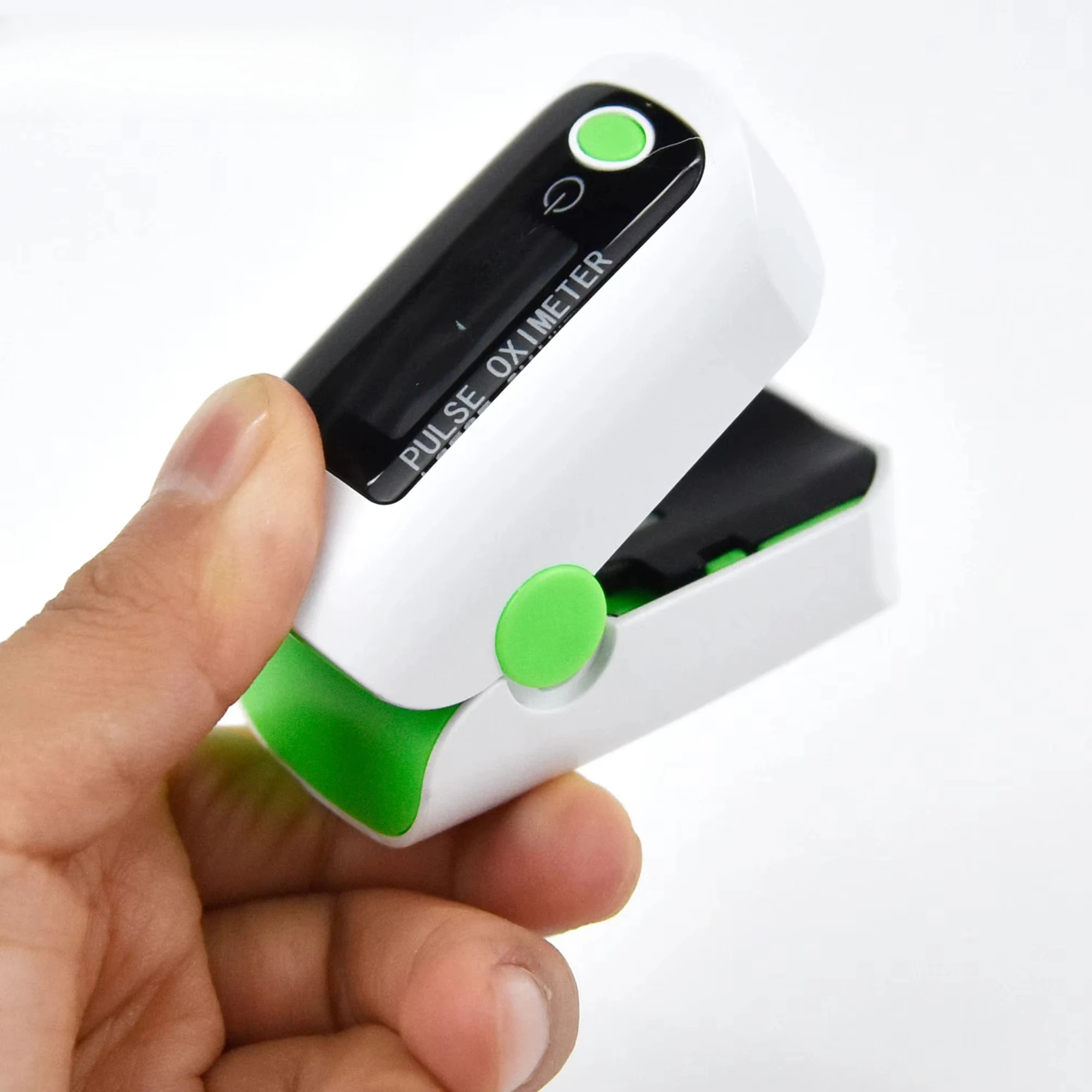 produtos-em-alta-suprimentos-medicos-oximetro-de-pulso-digital-portatil-com-display-tft-para-bebes-e-adultos
