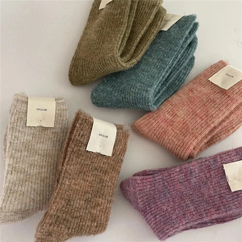 

Women's Autumn and Winter Thermal Socks, Thick Long Socks Made of 9% Wool Cashmere, Japanese Harajuku Style Knitted Socks for Ho