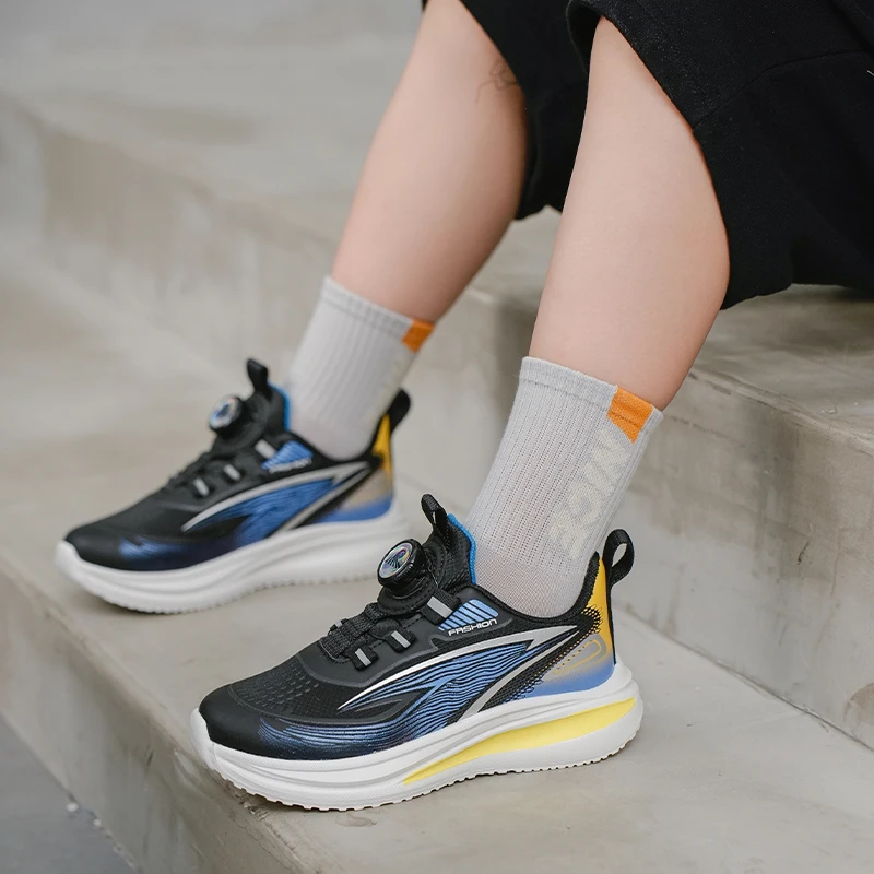 

Children's sports shoes-breathable men's shoes, light running shoes, new mesh outdoor running in summer, light EVA soles.