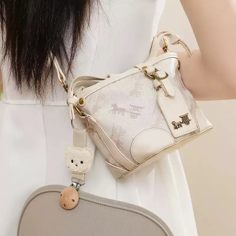 

1-10PCS Bear Smile Hat Clip Cute Cartoon Plastic Travel Sun Hat Holder Kids Adults Anti Lost Bag Hanger Outdoor Accessories