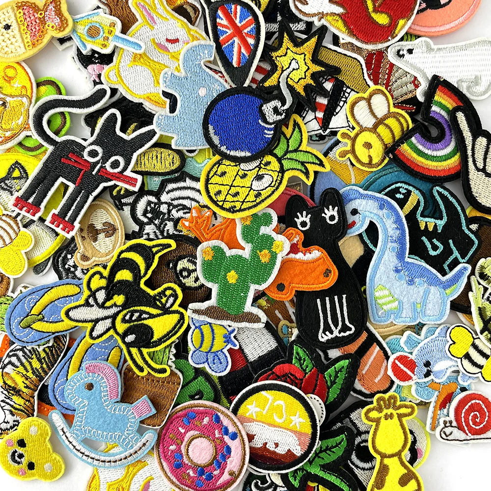100Pcs/Lot Random Mix Iron on Patches for Clothing Decoration Embroidery Applique Ironing Sewing Supplies Decorative Patch Badge