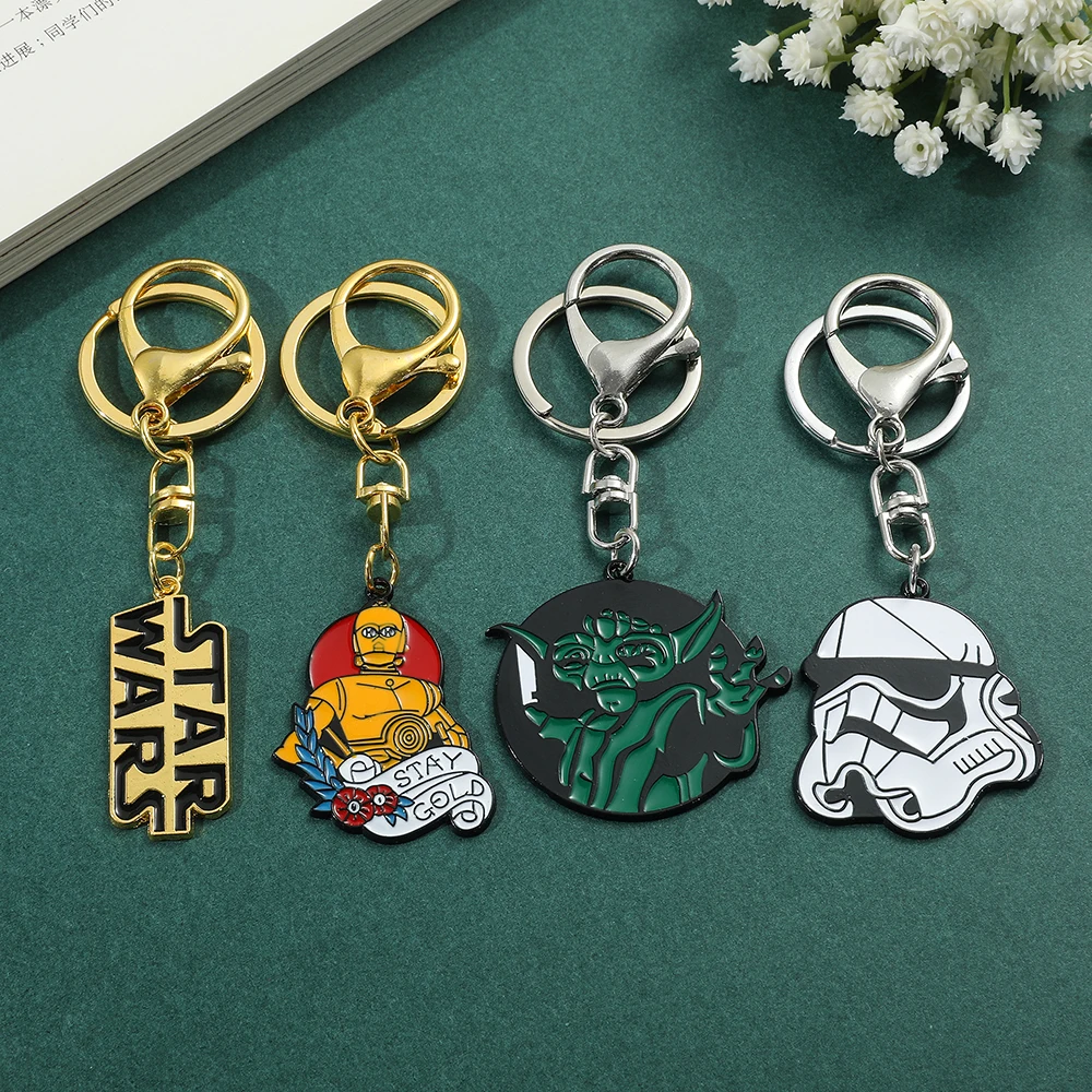 Llaveros de Yoda de Star Wars para hombres, colgante de casco de Stormtrooper Imperial, llavero de Metal esmaltado de Robot de C-3PO, llave de coche