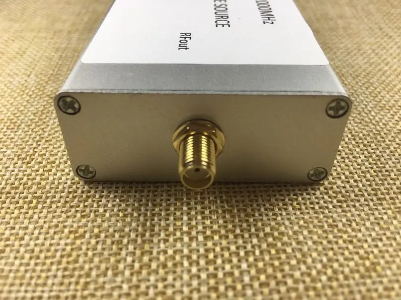 Radio frequency noise signal generator noise source spectrum tracking signal source 0.2-2000M high flatness