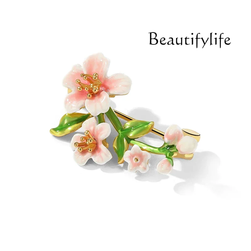 

Nordic design small peach blossom brooch design sense niche sweet corsage pin female