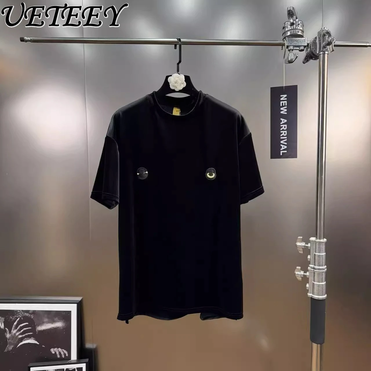 

Осень 2023, новая бархатная футболка с металлическим декором, женская свободная повседневная однотонная модная универсальная футболка с коротким рукавом, женский топ