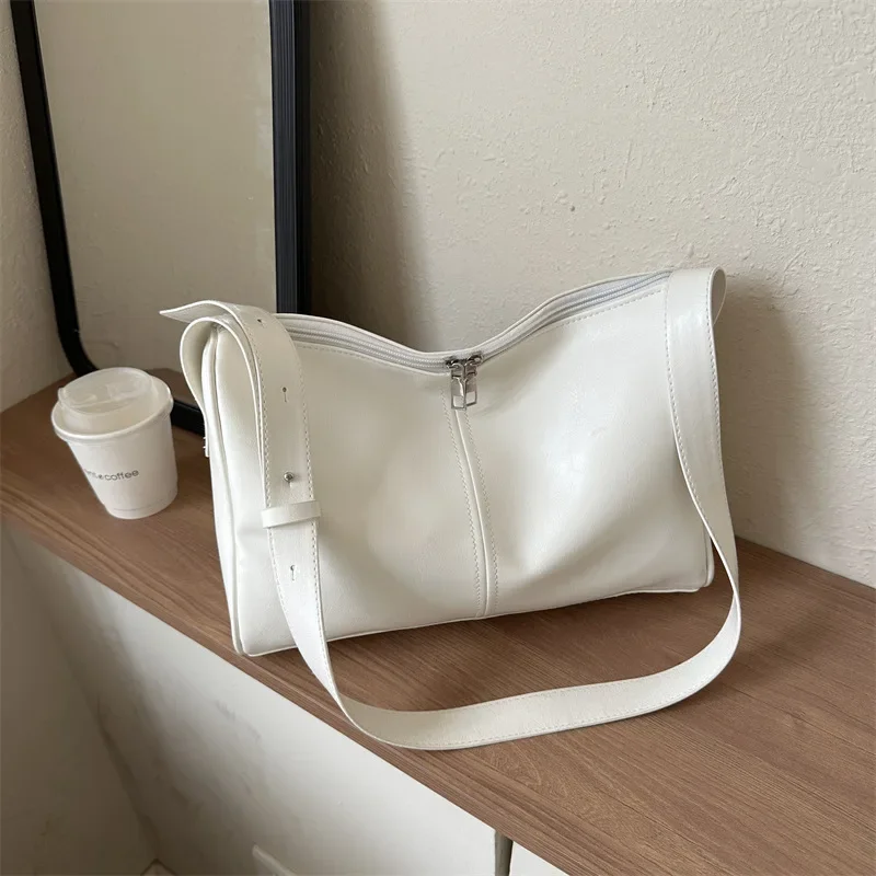 Commuter Large-capacity Crossbody Bag Women Autumn New Retro Fashion Tote Female Shoulder Bag Niche Design Leisure Shoulder Bag