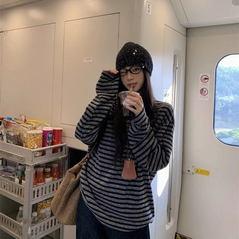 تي شيرت ريترو مخطط فضفاض بأكمام طويلة للنساء لخريف 2025 كسول غير رسمي فضفاض Harajuku ملابس الشارع الشهير ملابس نسائية كبيرة الحجم #4