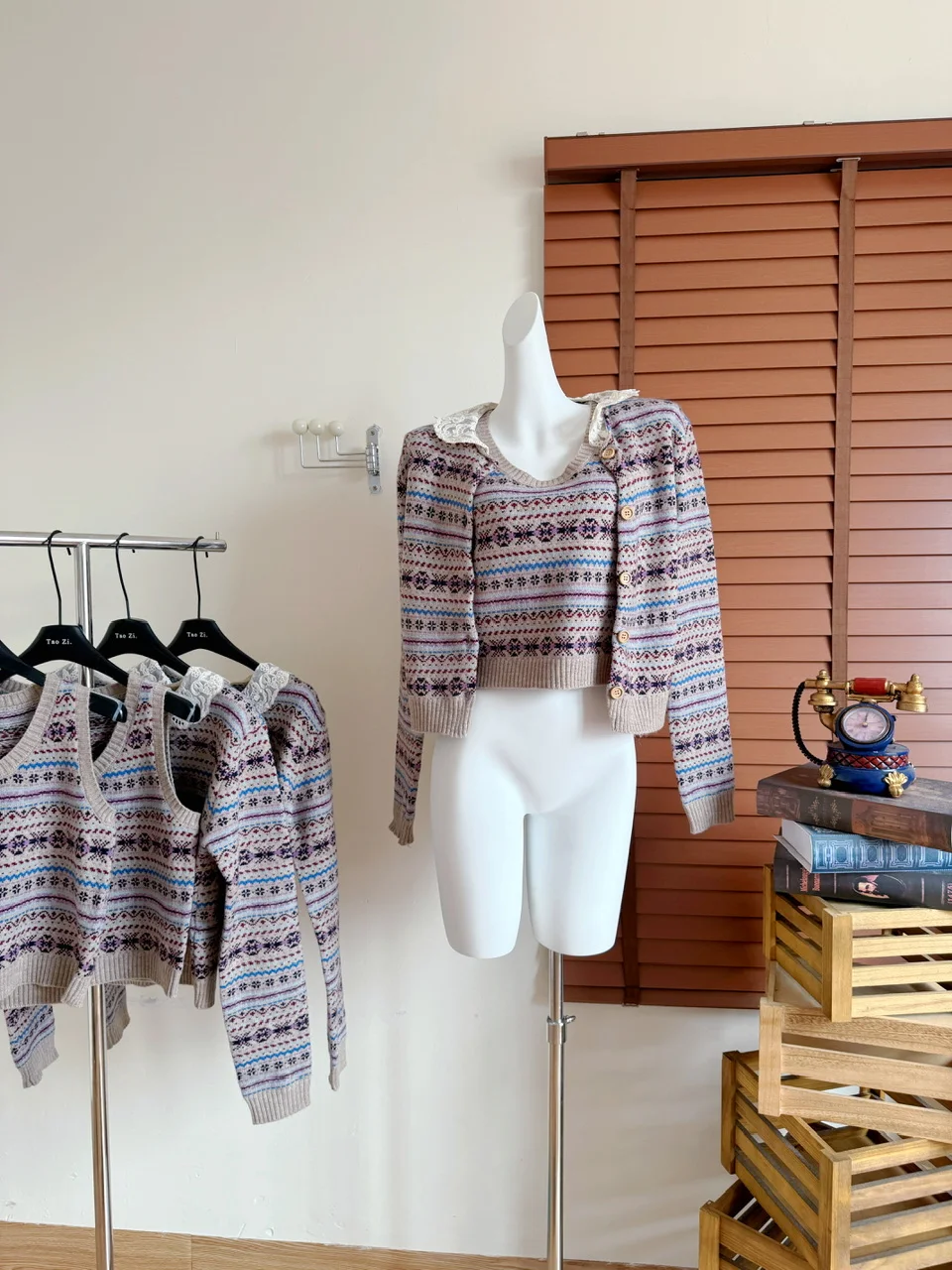 

Women's Autumn Winter Two Pieces Cardigan Set Lady Lace O Neck Single Breasted Short Cardigan + O Neck Tank Top