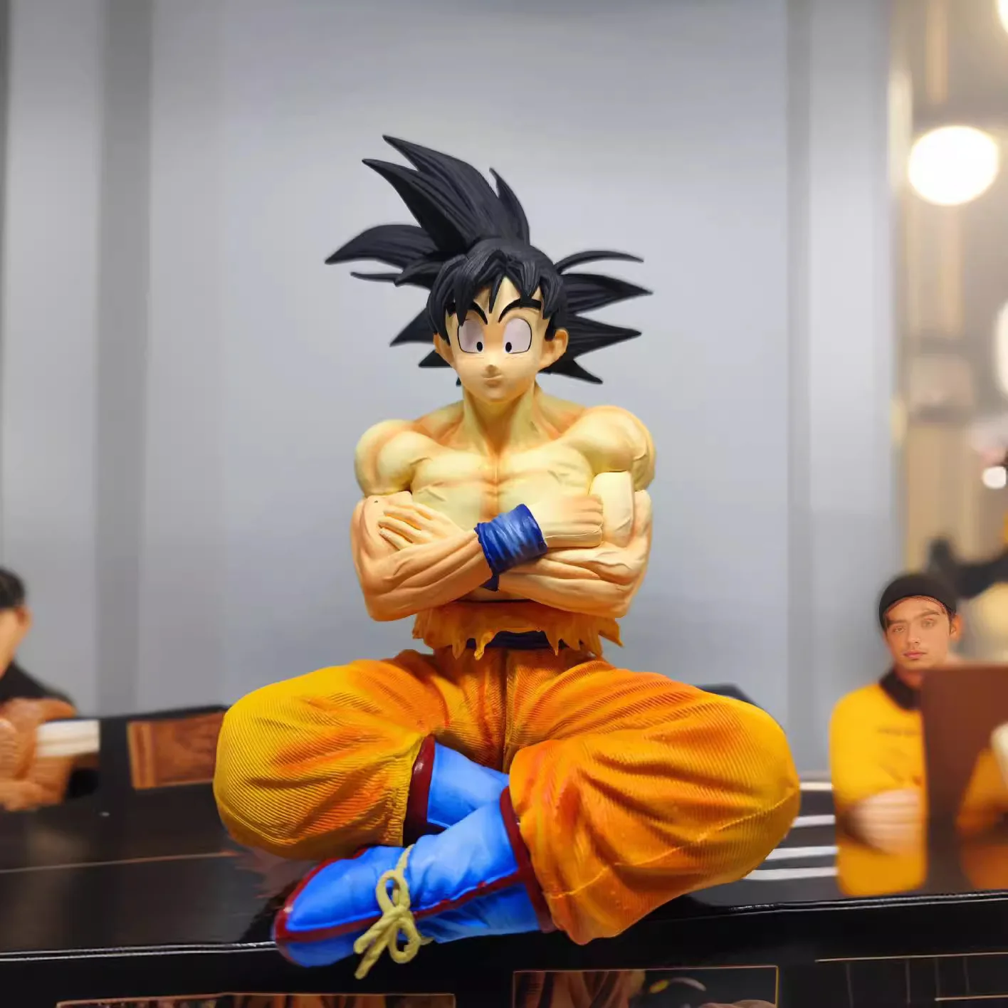 Figurines Dragon Ball Son Goku, 15cm, Figurine d'action assise, modèle en Pvc, Collection de statues, jouets de décoration, poupée d'ornements cadeaux