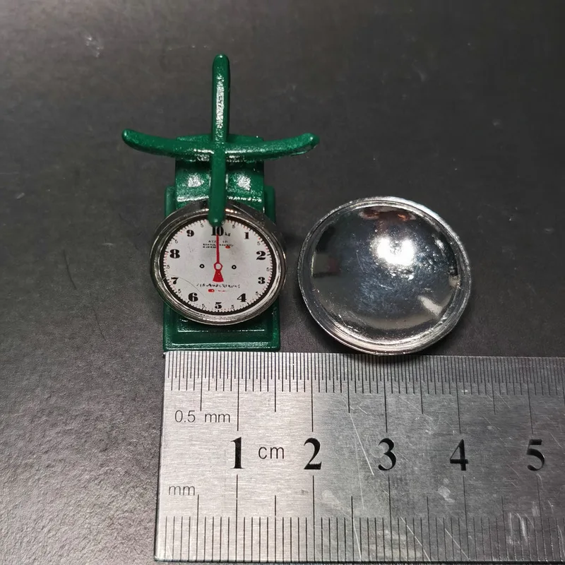 ชุดของเล่นบ้านตุ๊กตาขนาดเล็ก รูปแบบวินเทจ พร้อมเครื่องชั่งผลไม้และแบบจำลองผลไม้ สำหรับเล่นบทบาทสมมติในบ้านหรือตลาดผลไม้กลางแจ้ง ของตกแต่งจิ๋ว