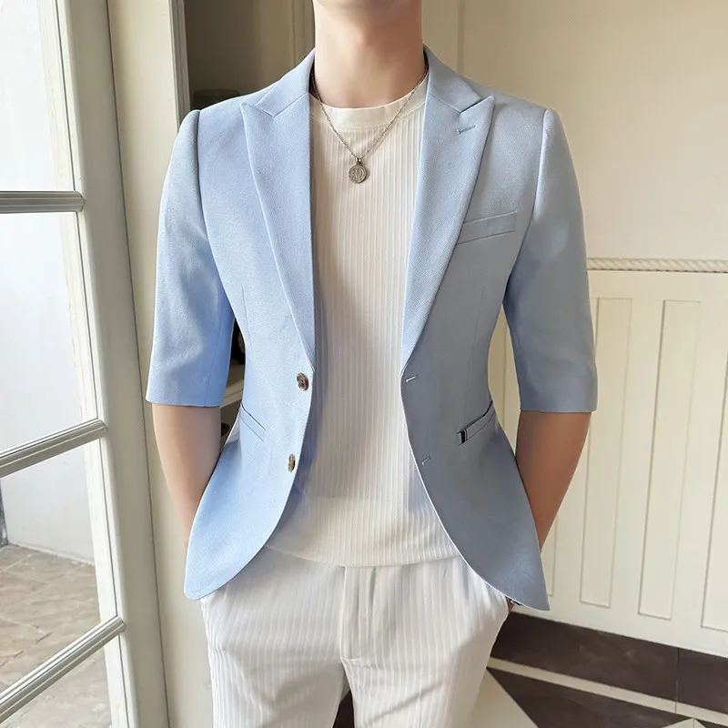 

Summer lightweight three-quarter sleeve casual suit for men (Korean version) with fitted mid-length sleeves and coat style