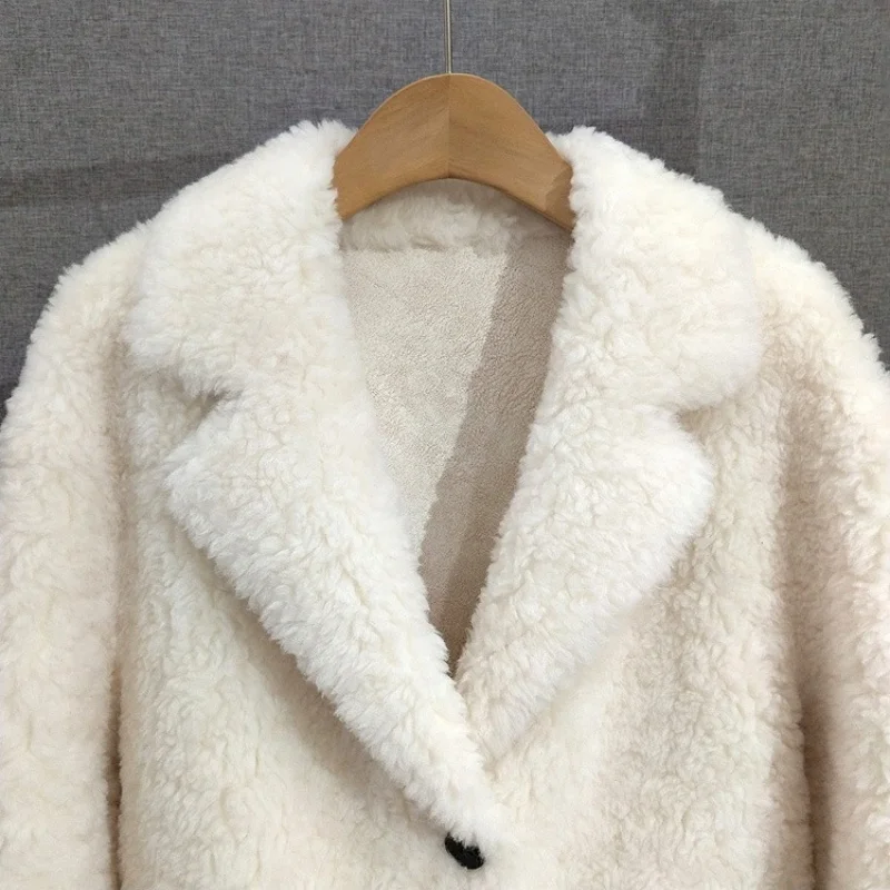 2025 الشتاء الصوف الخالص دعوى طوق معطف الفرو محبب الأغنام شيرلينغ نمط جديد المرأة سترة دافئة JT520