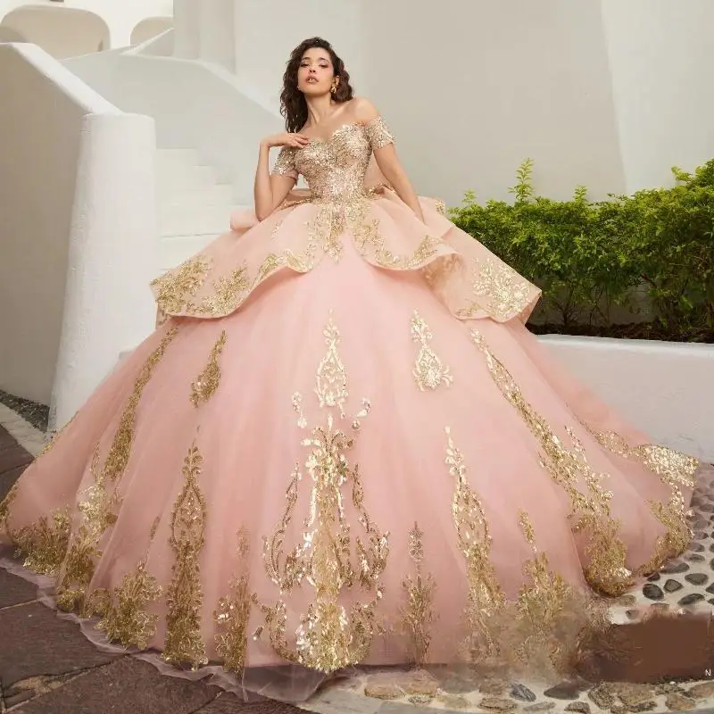 

Pink Off the Shoulder Pearls Beading Ball Gown Quinceanera Dresses Sequined Gold Appliques Lace Corset Vestidos De 15 Años