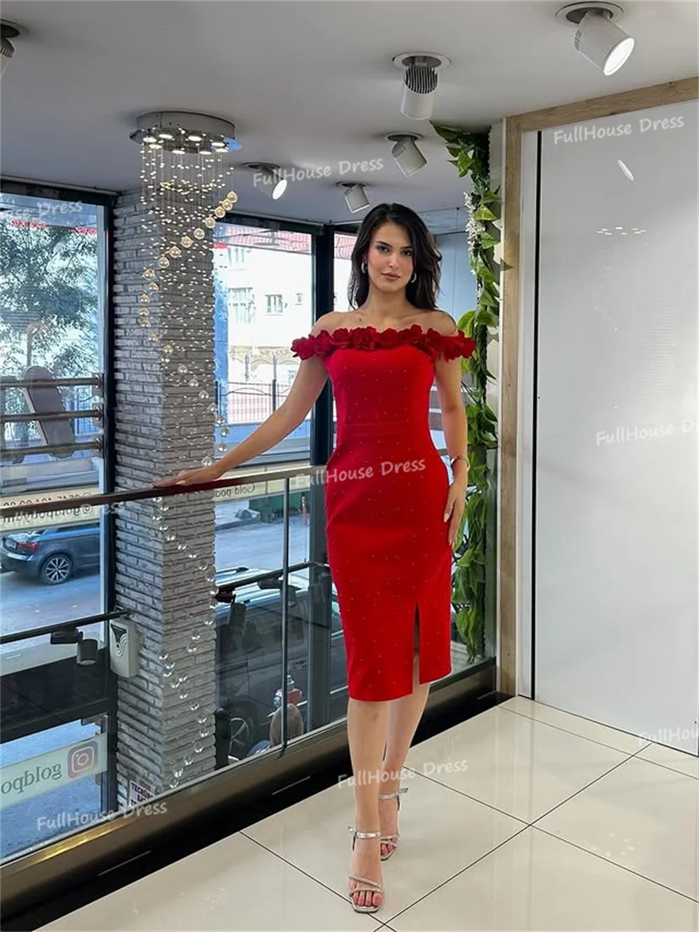 Gaun Malam Panjang Selutut Tanpa Punggung dengan Kerah Perahu dan Hiasan Manik-Manik, Gaun Pesta Elegan dengan Bunga 3D di Samping, vestidos