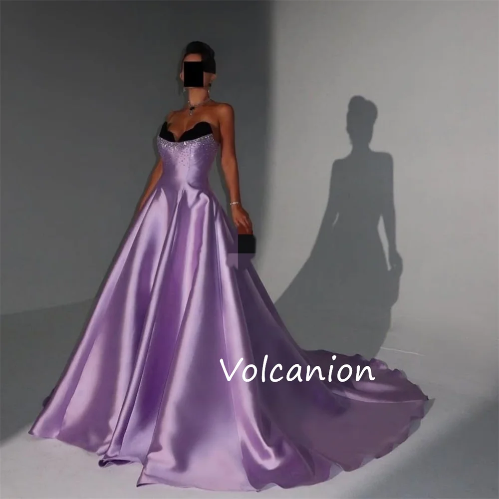 فساتين طويلة مخصصة رائعة من Charmeuse مطرزة على شكل حرف A بدون حمالات مناسبة مخصصة بجودة عالية