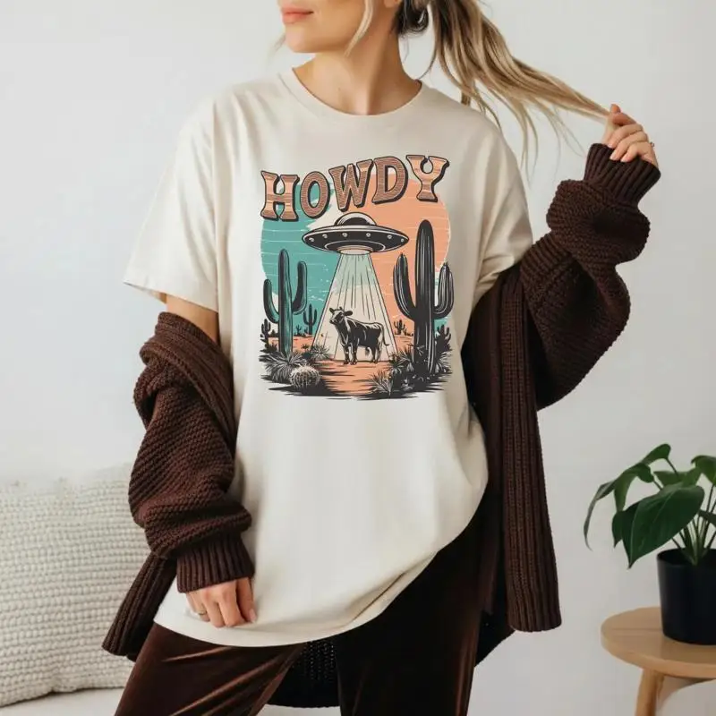 Retro Howdy Cow UFO Desert Cactus Alien Abduction T-Shirt
