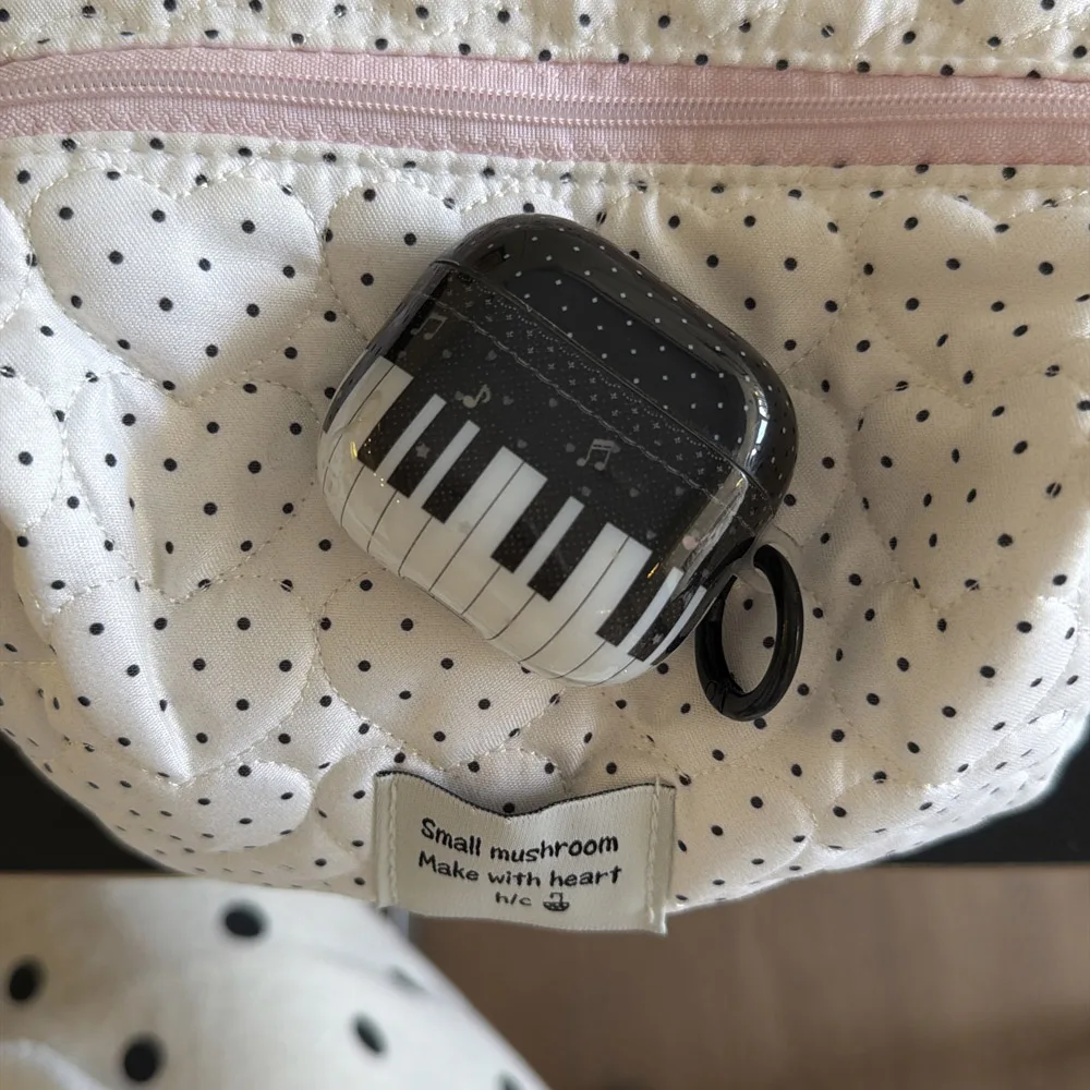 Luxury Black White Piano Keys Musical Note Dots with Keychain Protective Cover Earphone Case for AirPods 1 or 2 3 4 Pro 2 Pro 3 view 5