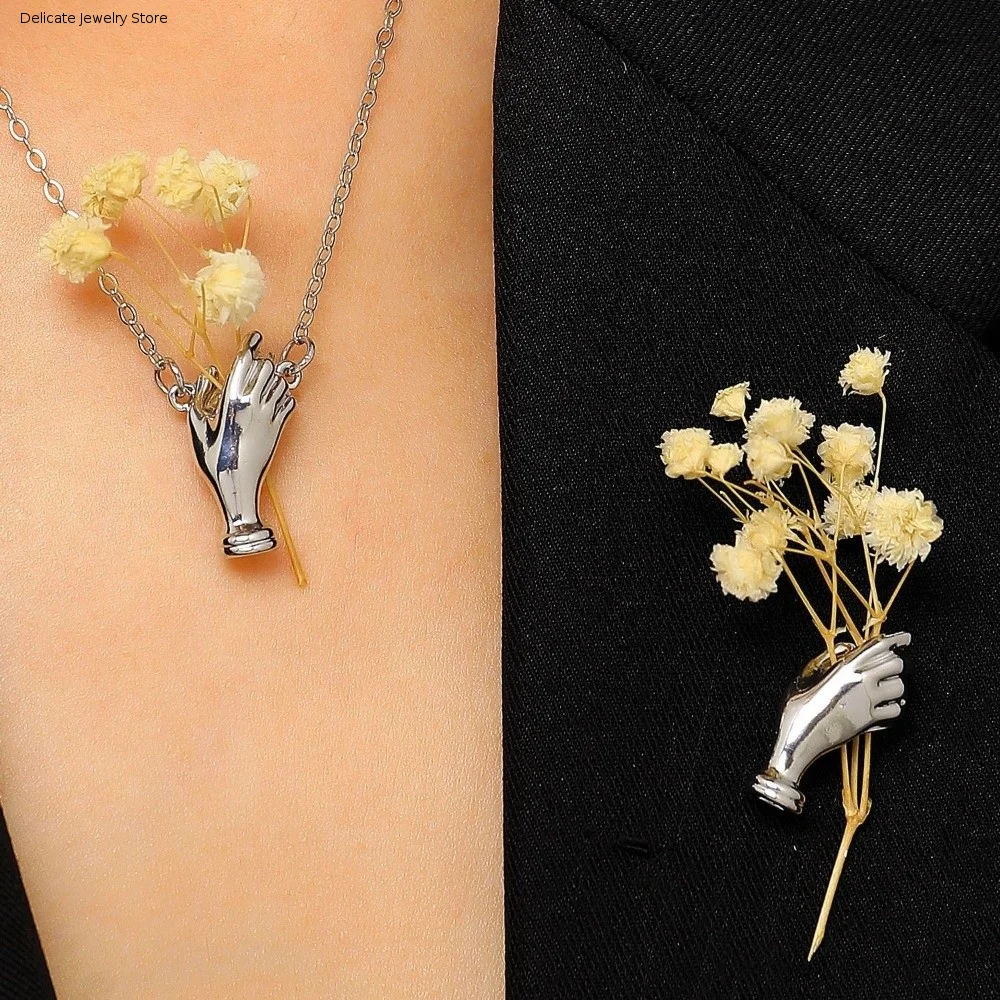 Creative Hand-Shaped Corsage Brooch Versatile Retro Flower Holder Necklace Jewelry French Vintage Hand-Held Bouquet Pin Gift