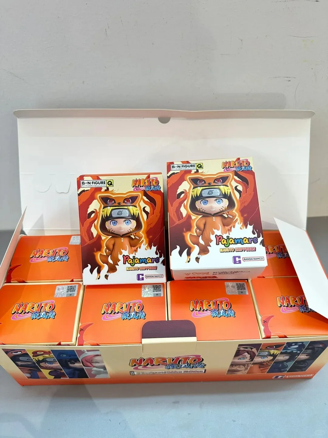 Bandai Naruto Bnfigureq Pajamars Serie Kakashi Sasuke Sakura Doll Scatola misteriosa Ornamenti da scrivania Modello giocattolo Regalo da collezione