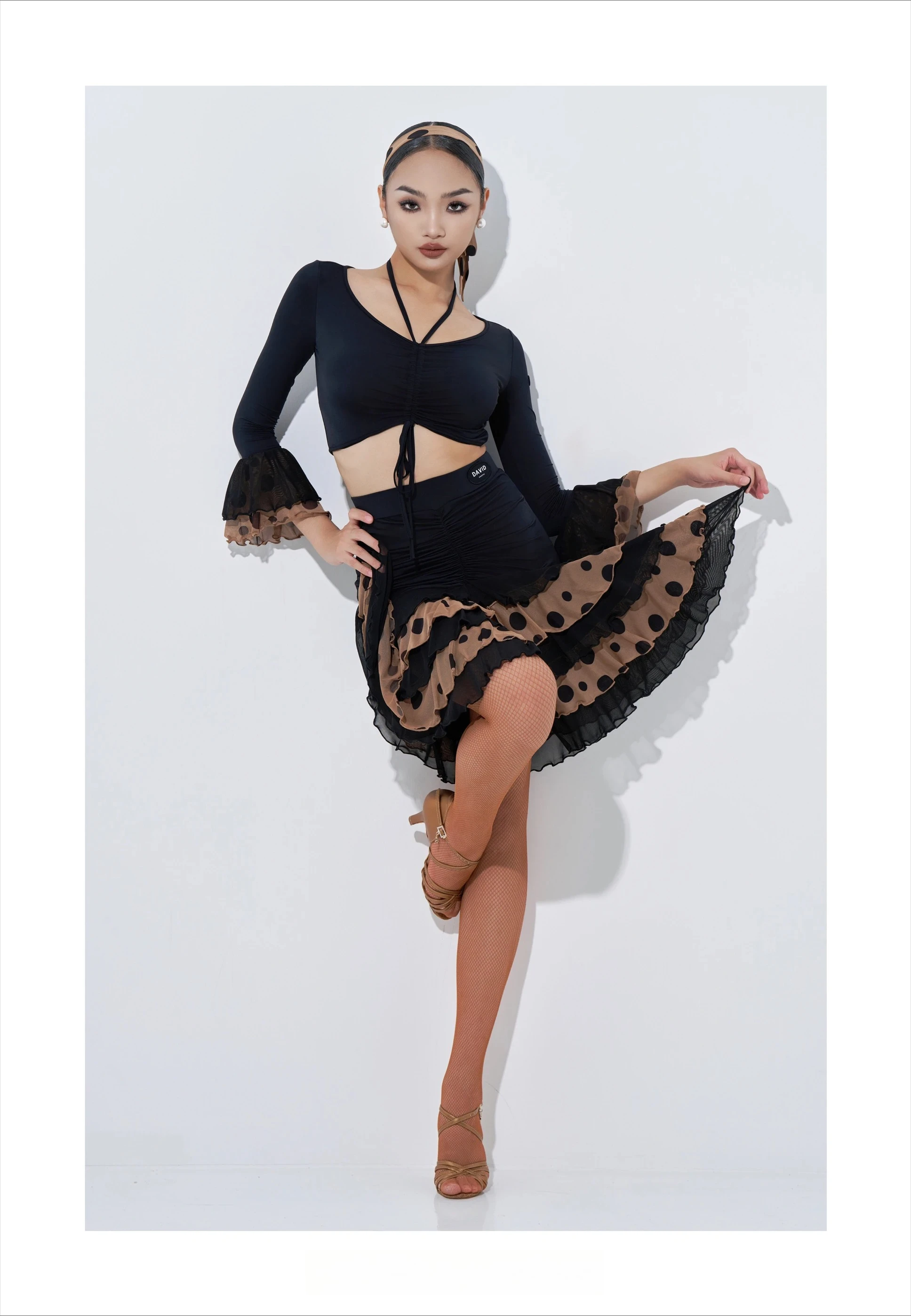 Женский костюм для латинских танцев из Великобритании, комплект из двух предметов, топ с бретелькой на шее, шнурком и зубчатым краем, юбка для латинских танцев, бальных танцев