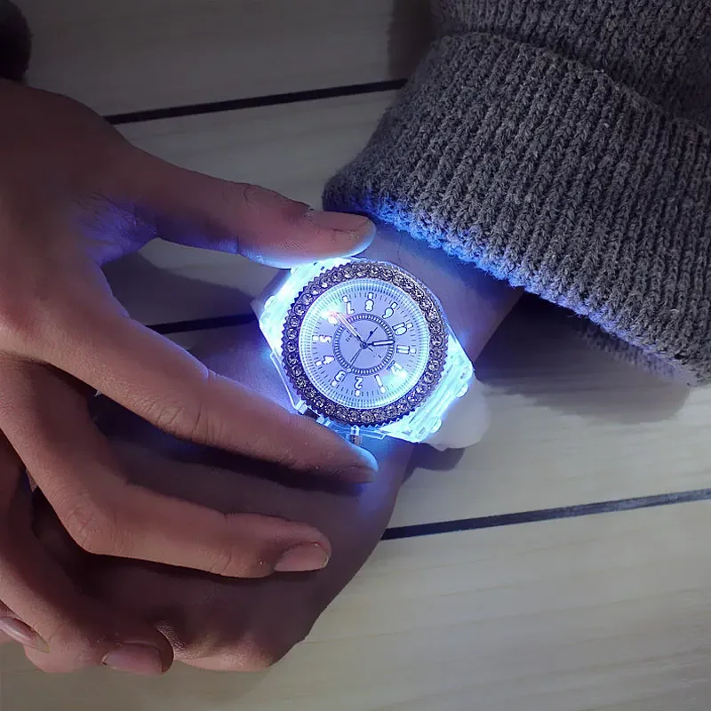 Relógio LED de strass luminoso personalizado para homens e mulheres, relógio de pulso flash para estudantes e amantes, geléias femininas e masculinas