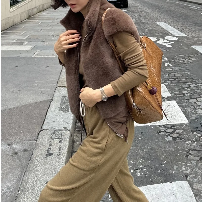 高級感のあるゆったりとした大きいサイズのおしゃれなミンク風コシテフェイクファーベスト、環境に優しい秋冬レディースジャケット、ストレートカット