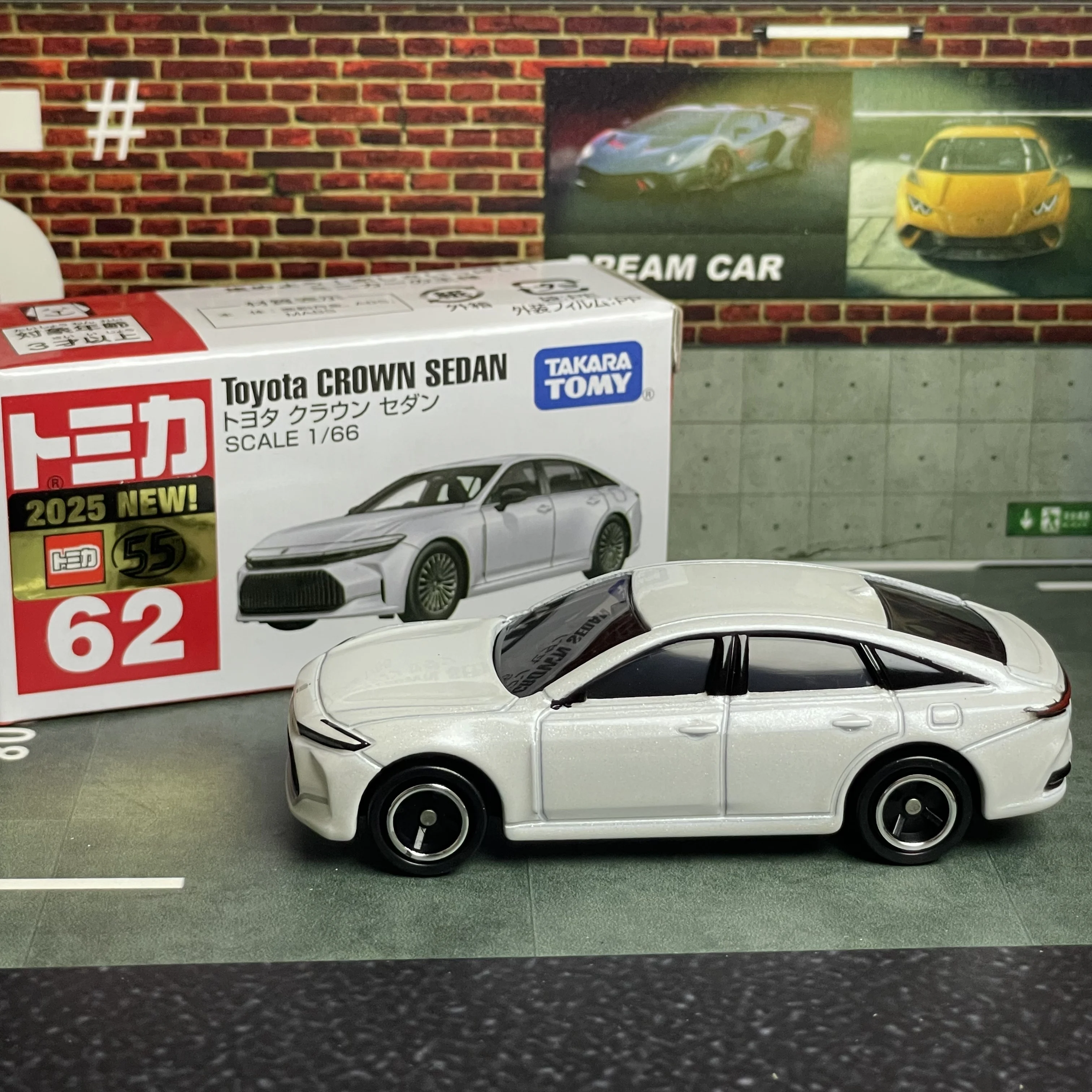 Takara Tomy Tomica No.62 Toyota Crown Casting Static Cars Hot Pop 1:64 Car Alloy Toys Vehicle Diecast Metal Model for Children