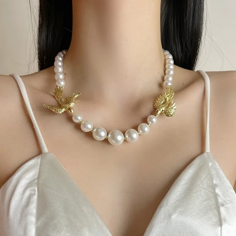 

French niche retro Xiaoju dove pearl women's fashion light luxury high sense exquisite personality necklace