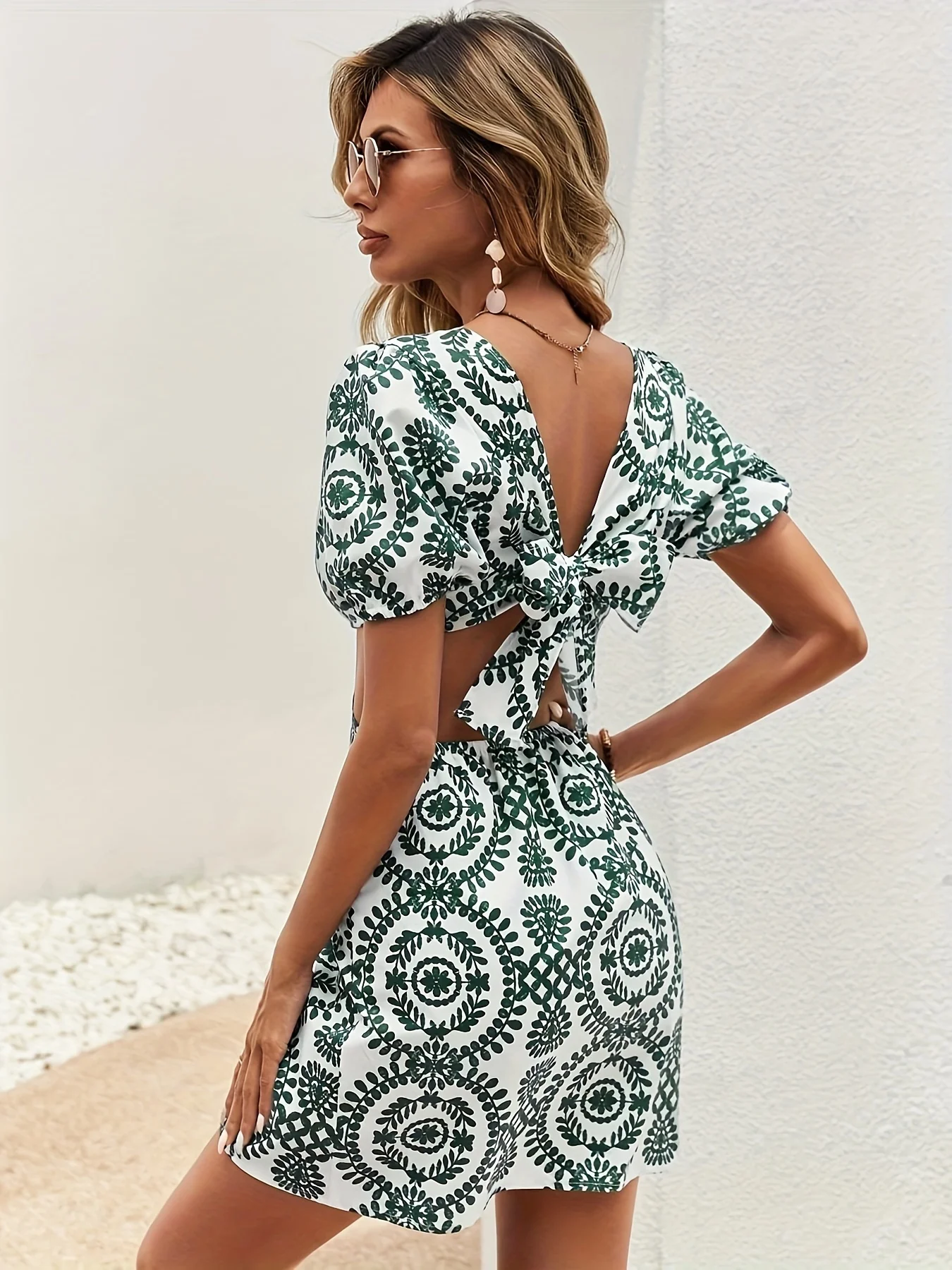 New printed hollow V-neck tight fitting dress beach dress