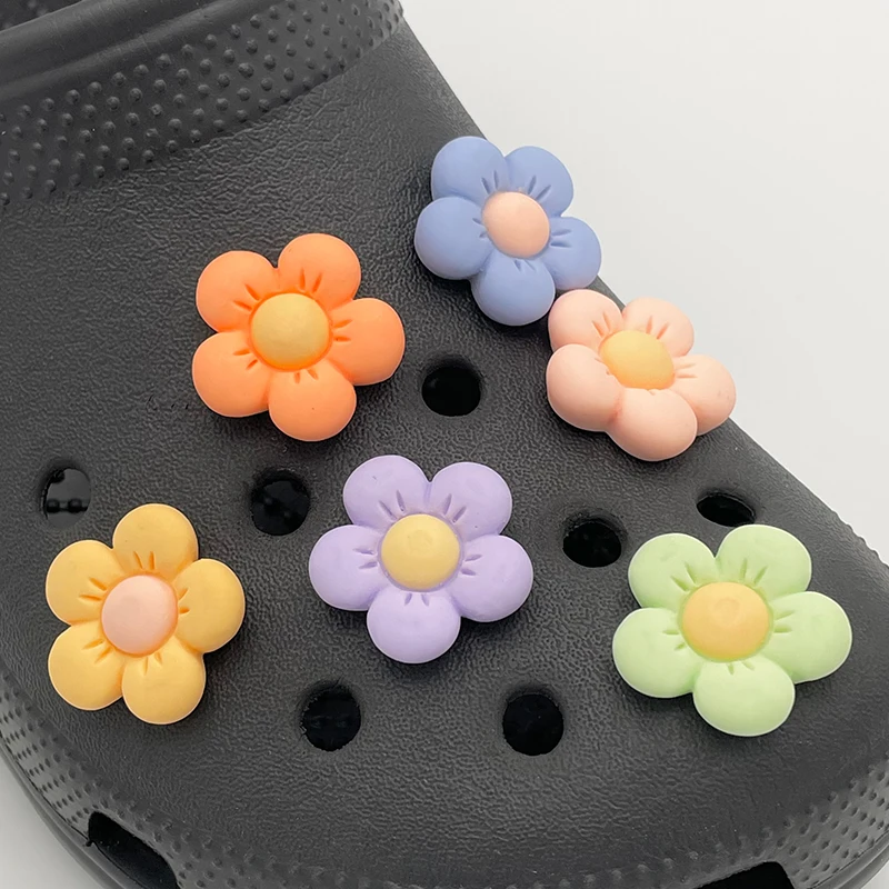 12Pcs Cute Flower Shoe Accessories Charms For Women\'s Sandals DIY Parts New Designer Shoe Pins Fit Girl\'s Clogs Funny Decoration