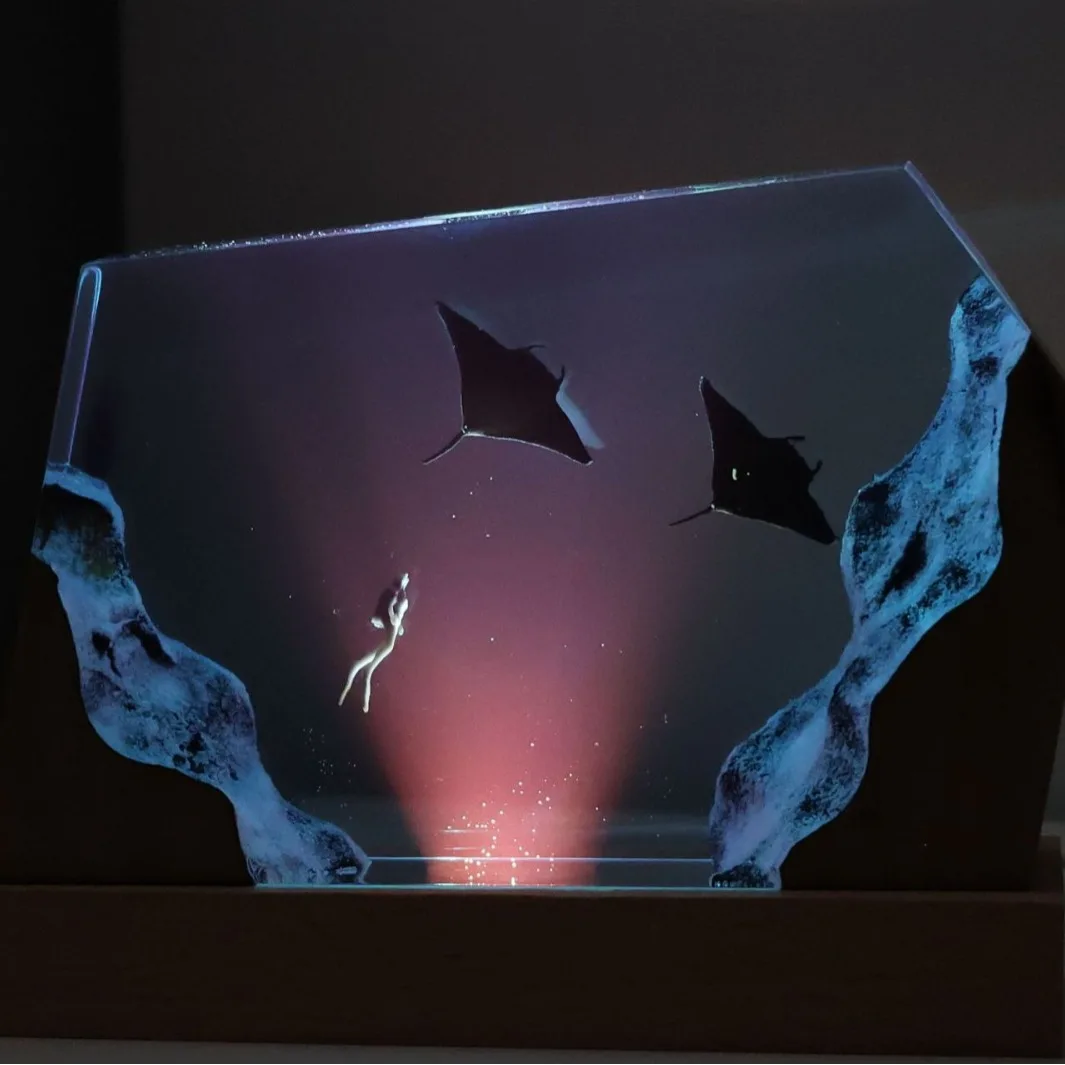 

Deep-sea Exploration Diver Resin Wood Lamp Ornament - Unique Home Decoration Item for Free Diving - Exquisite Gift