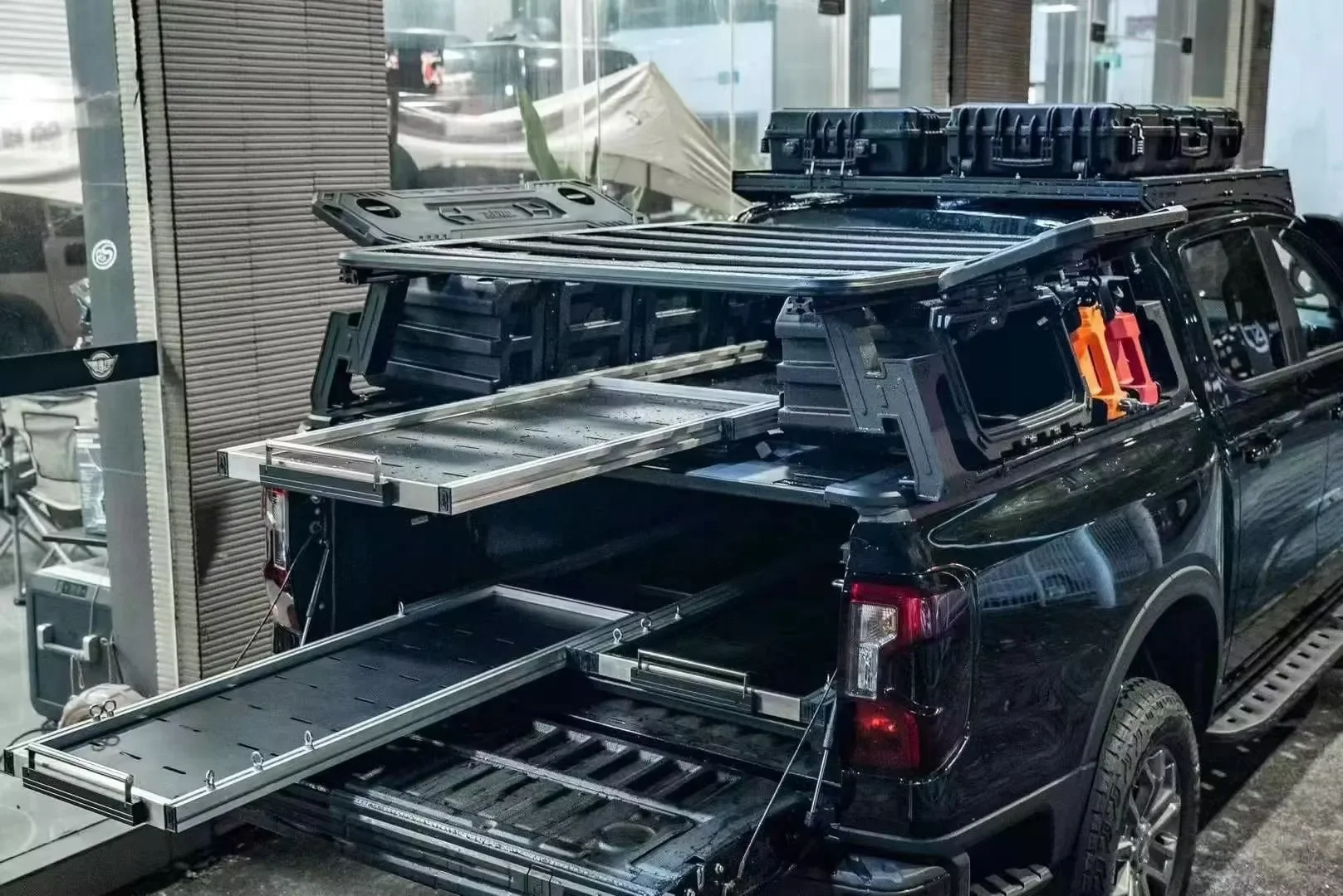 Wholesale Universal Camping Pickup Accessories Heavy Duty Truck Bed Slide Tray for Easy Cargo Access and Storage