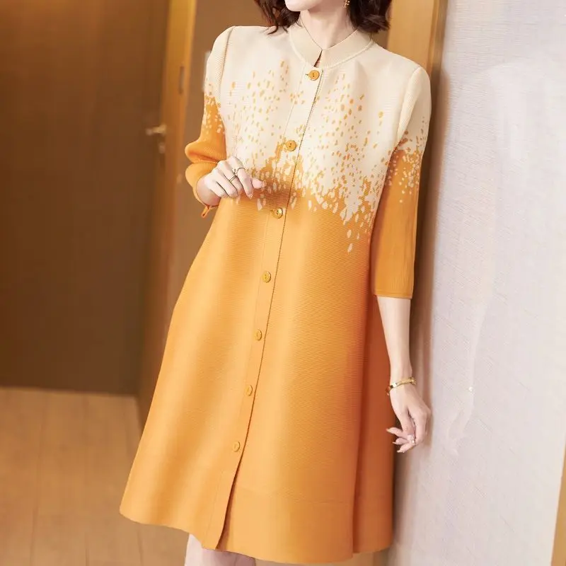 

High-end fashion autumn dress women's French niche mother loose stomach folds age-reducing printed cardigan skirt