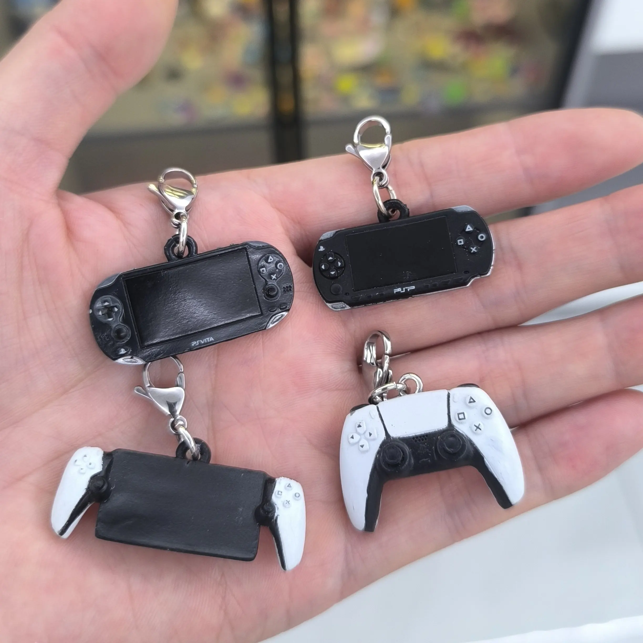 PS5 DualSense Controller Keychain Mini PlayStation 5 Gamepad Pendant Simulation Game Console Model Collectible Key Ring Gift for - view 2