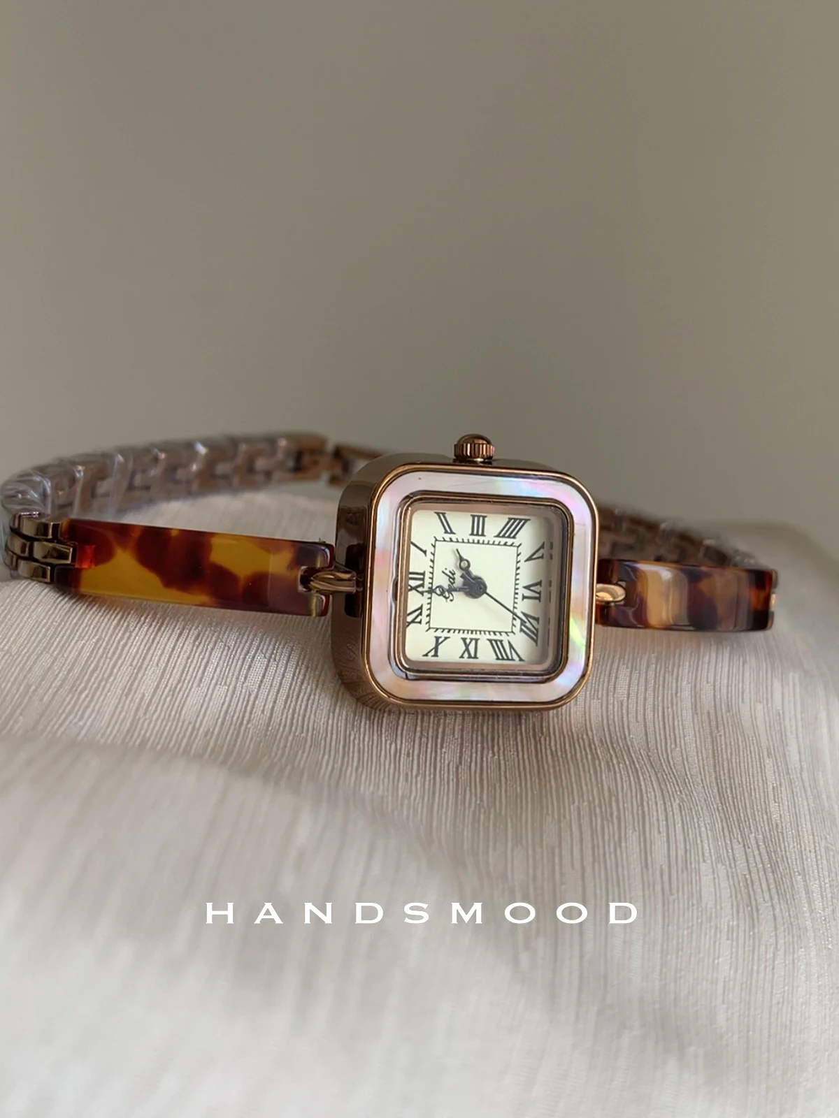 Orologio da donna di lusso di fascia alta modello ambrato braccialetto sottile design retrò moda orologio da donna piccolo orologio quadrato di fascia alta