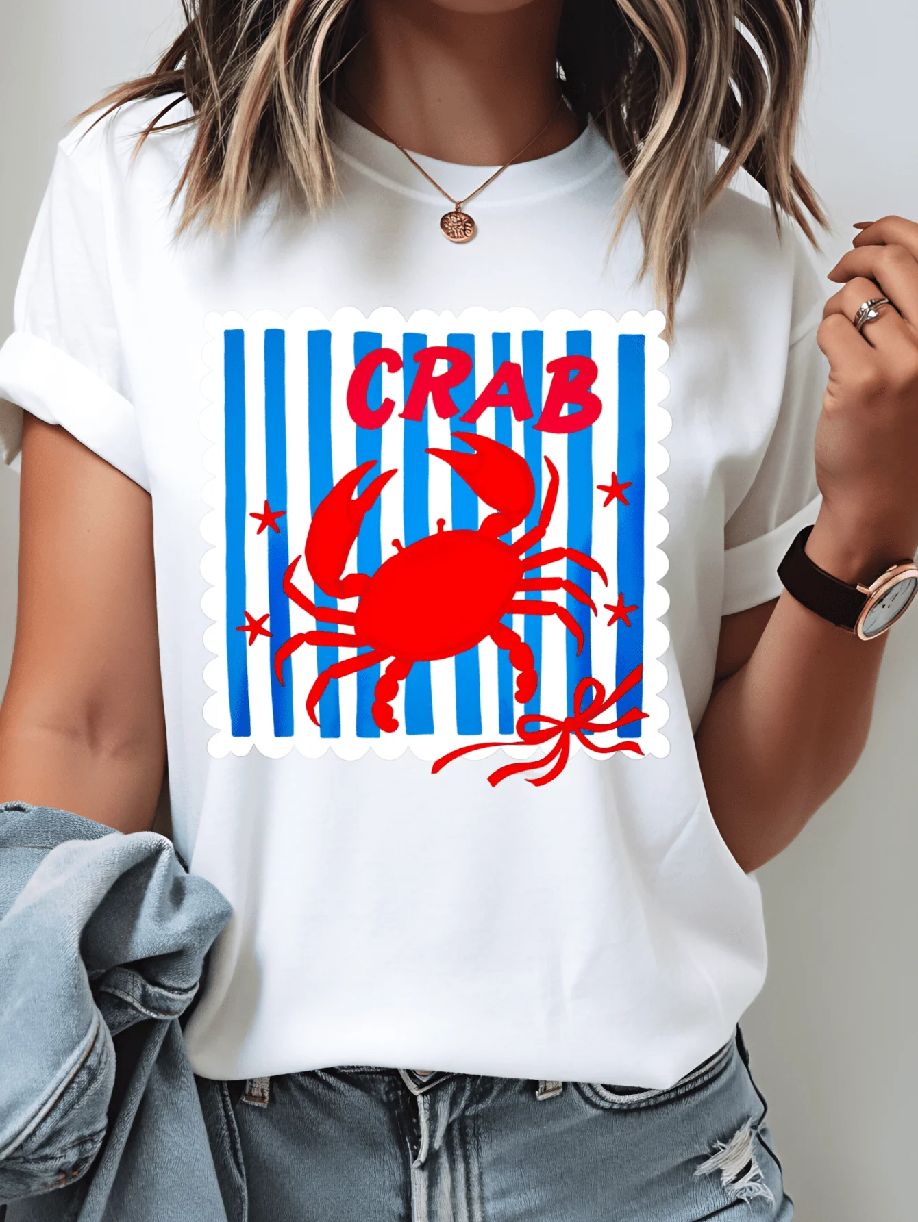 Camiseta blanca para mujer con estampado de cangrejo rojo y rayas azules, camiseta gráfica de estilo náutico, top informal cómodo, lavable a máquina, ideal para entusiastas del océano, uso diario y vacaciones de verano