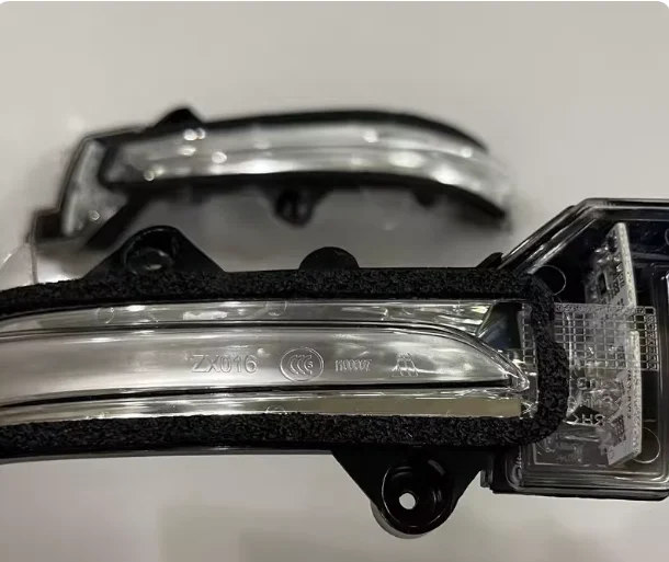 

Side Mirror Turn Signal Light, Indicator Strip, Mirror Side Marker Lamp36430-61M00 36410-61M00 For Suzuki SX4 S-cross New Vitara