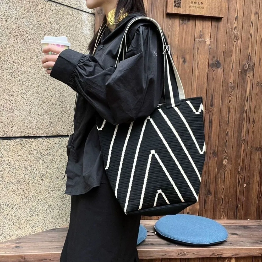 Fashion Handbag Shoulder Bag Triangle Wave Striped Pattern Knitted Bag Large Capacity Underarm Bag Women