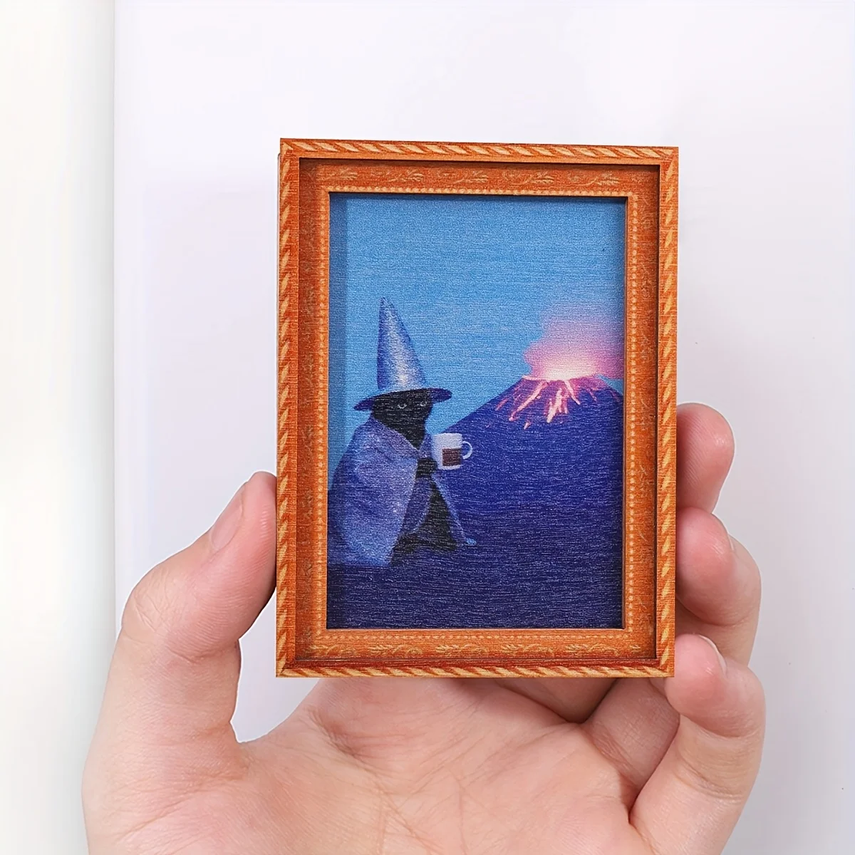 1 peça de ímã de geladeira divertido com padrão de gato com cratères, em formato de mini moldura para fotos, um adereço de decoração para casa, um presente de feriado.