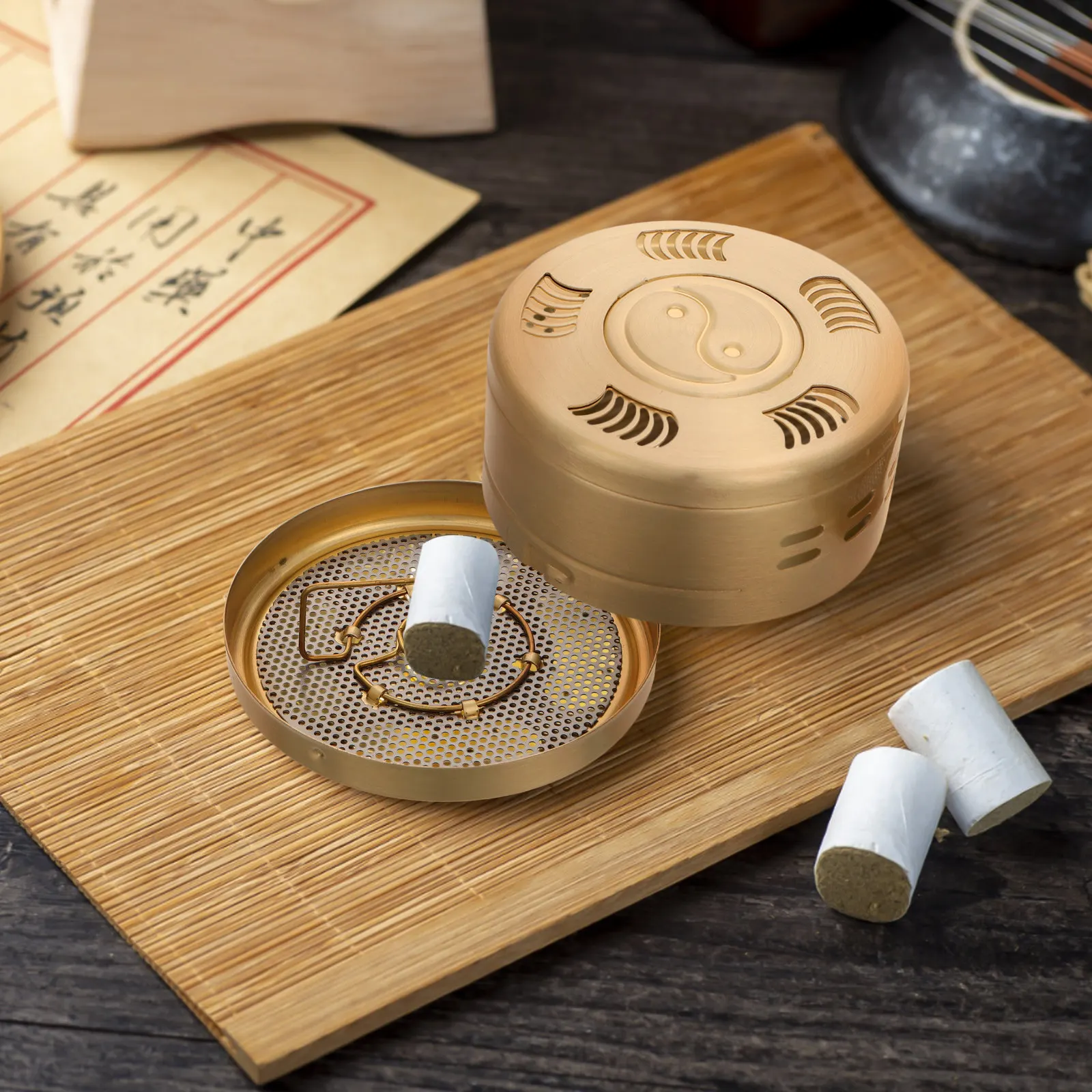 

Brass Moxibustion Box Smokeless Burner Portable Metal Moxa Holder Medium Size Adjustable Heat Therapy Tool Moxibustion Pot