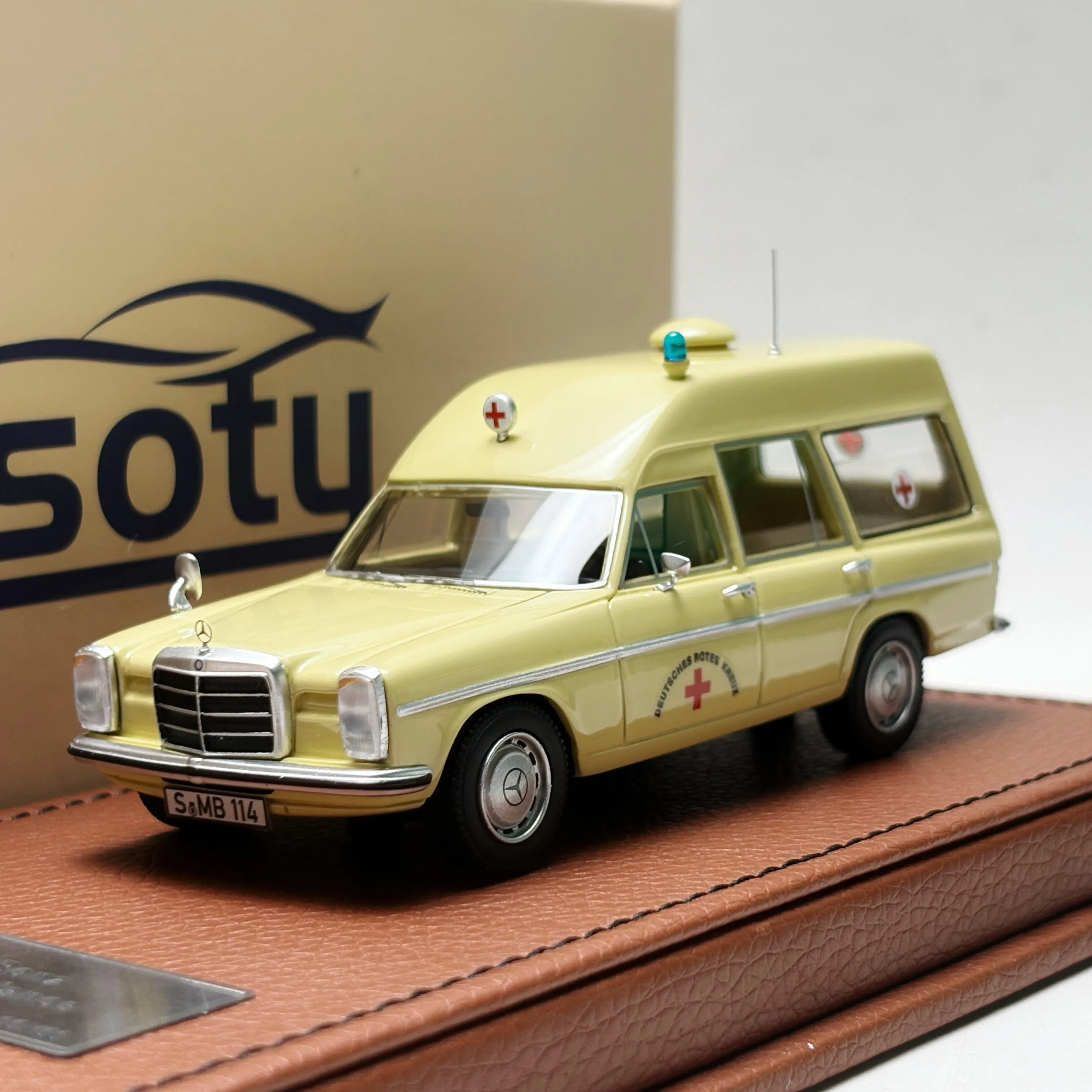 ASTOY 1/43 Scale Binz W114 Ambulance Resin Car Model