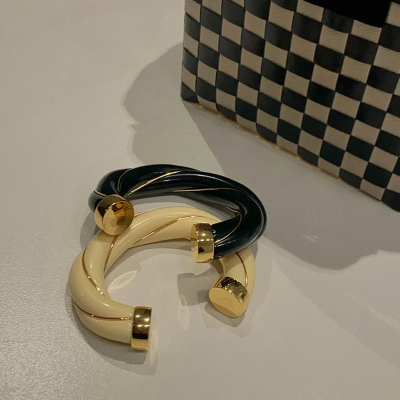Gazing JewelryFrench niche design WOME fashion open bracelet, 585 gold dopamine gold-plated frame resin twist bracelet, high-end
