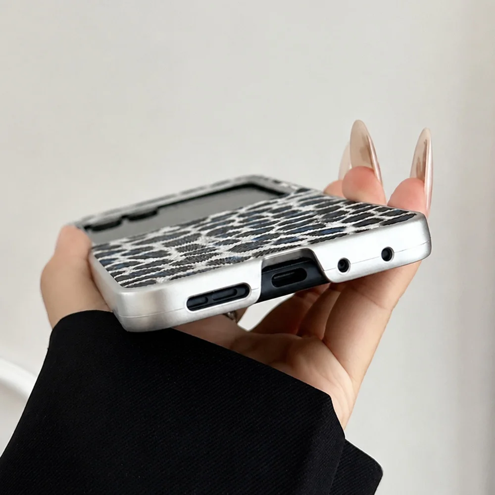 Leopard Print Folding Flip Phone Case For Motorola Razr 60 50 Ultra With Detachable Wrist Hand Strap Anti-Drop Shockproof Cover view 6