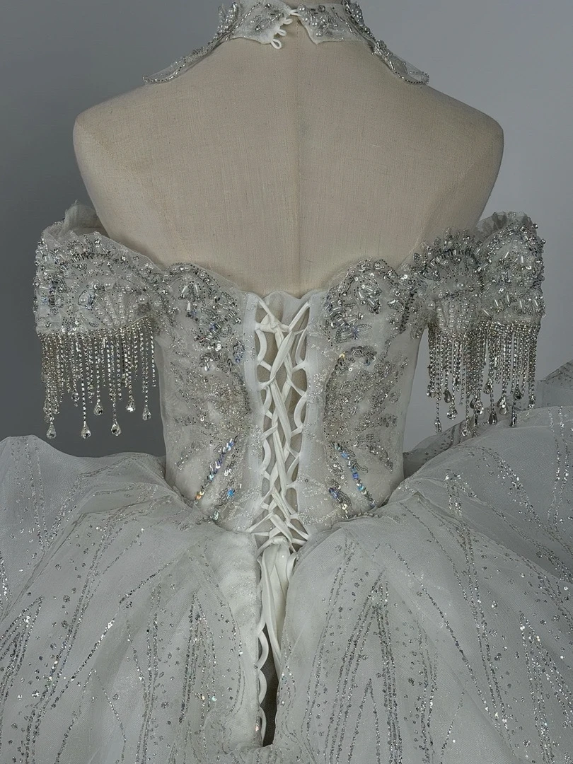 トップラグジュアリーウェディングドレス シャイニーダイヤモンドタッセル オフショルダー バックレスストラップ Aライン装飾 特別な機会 ブライズメイドドレス